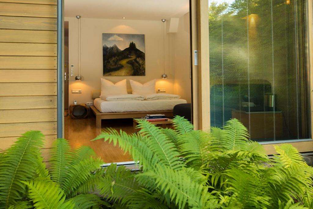 HOTEL SCHINDLERHOF-guestroom-Guest Room,Bed,Indoor/Interior,On-Site,Summer.jpg