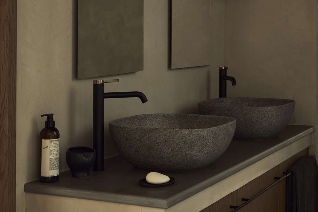 ZLIA HALKIDIKI PART OF HYATT-guestroom-Guest Room,Bathroom,On-Site.jpg