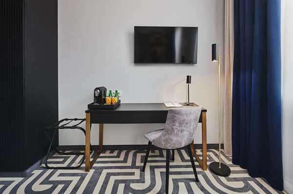 1 Single Bed, Non-Smoking, Standard Room, Safe, Wi-Fi, Air-Conditioned, Coffee And Tea Maker