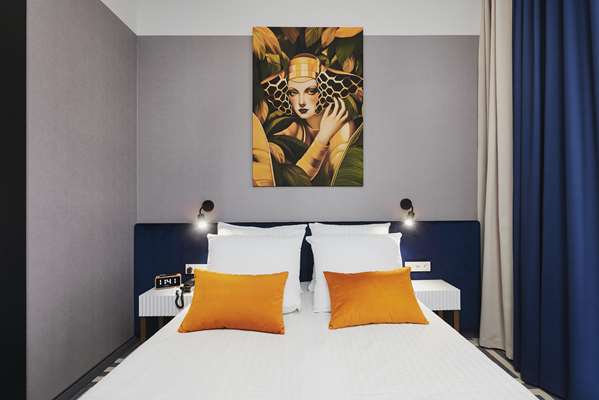 1 King Bed, Non-Smoking, Standard Room, Safe, Wi-Fi, Air-Conditioned, Coffee And Tea Maker