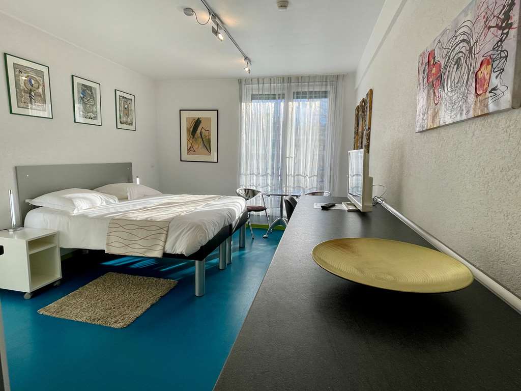 HOTEL DOMUS-guestroom-Guest Room,On-Site.jpg