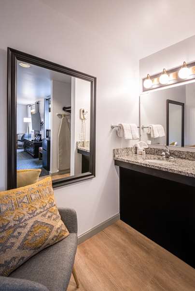 Guest Room,Bathroom,On-Site