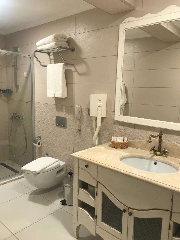 JOYA DEL MAR HOTEL-guestroom-Guest Room,Bathroom,On-Site.jpg