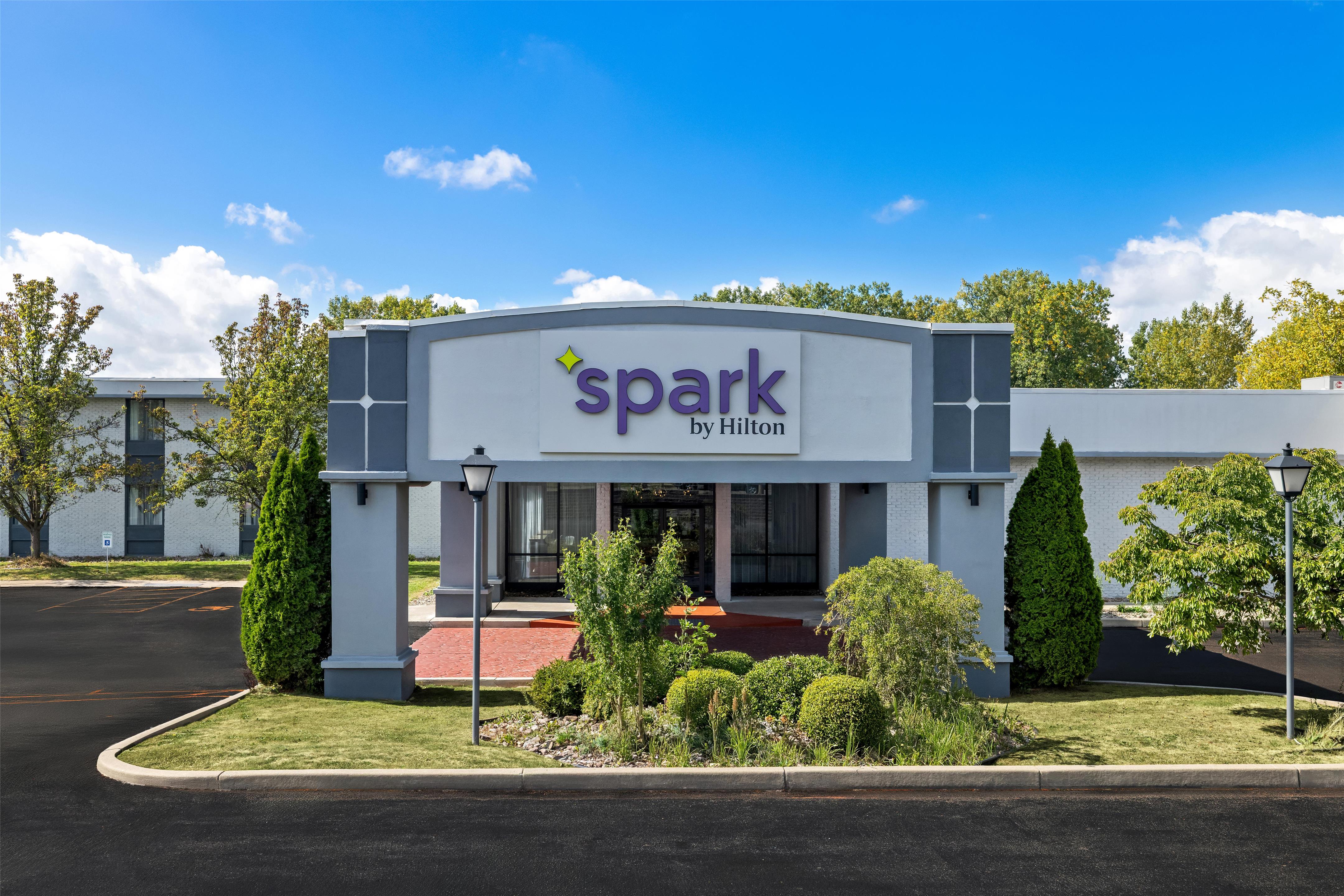 Exterior | Spark by Hilton Lockport