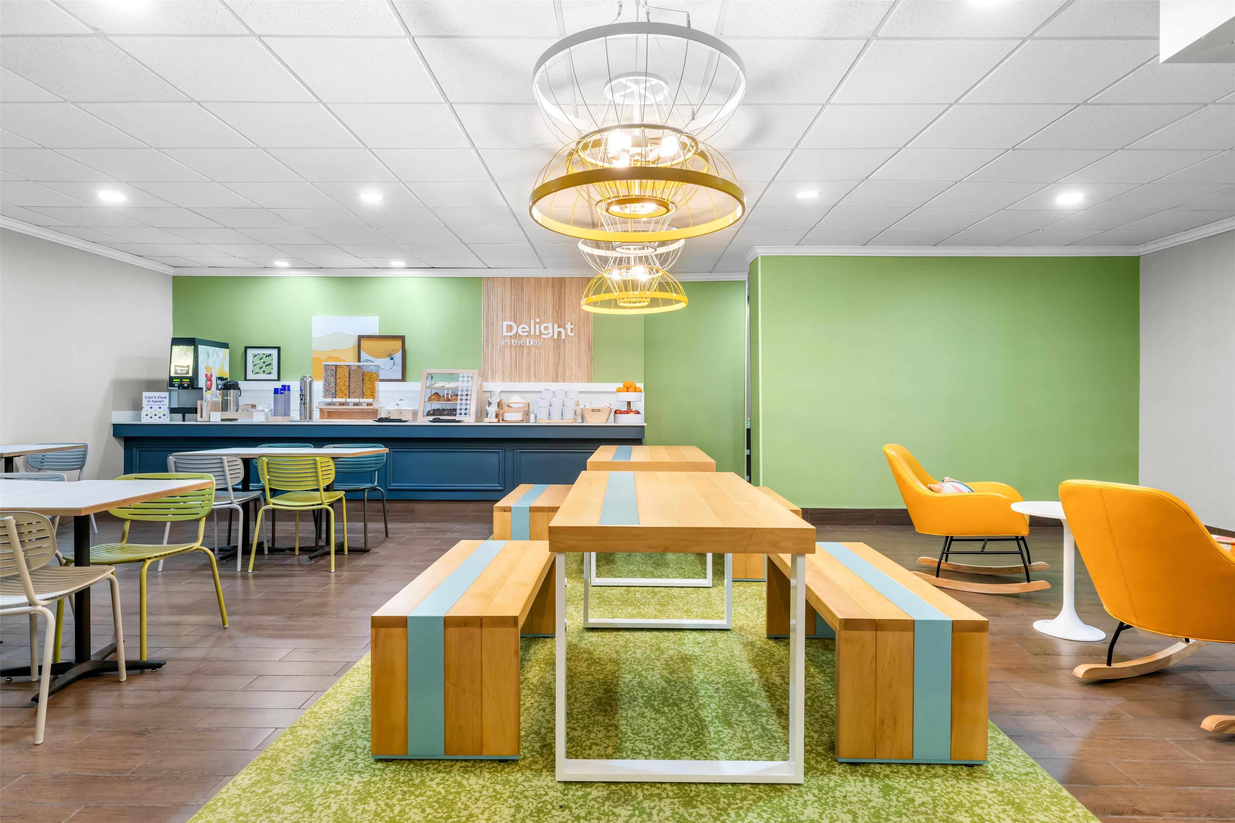 Breakfast Area | Spark by Hilton Lockport
