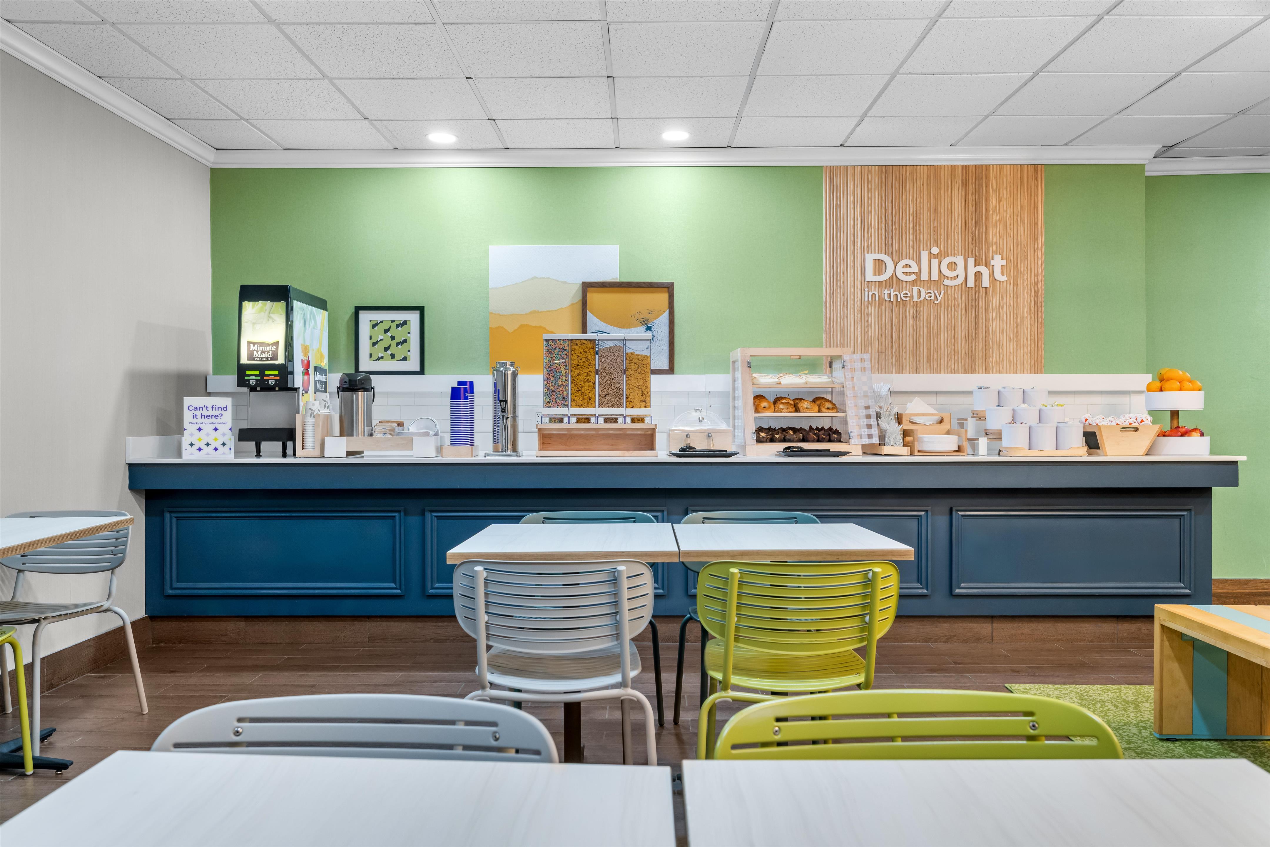 Breakfast Area | Spark by Hilton Lockport