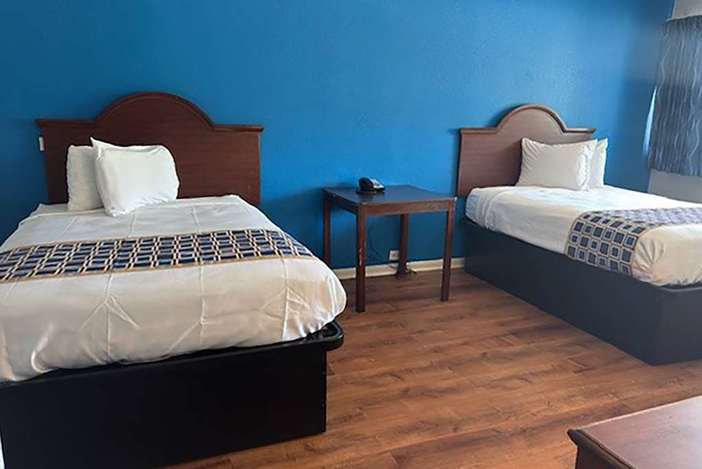 SUPER 8 BY WYNDHAM PORTSMOUTH - NOR-guestroom-Guest Room,On-Site.jpg