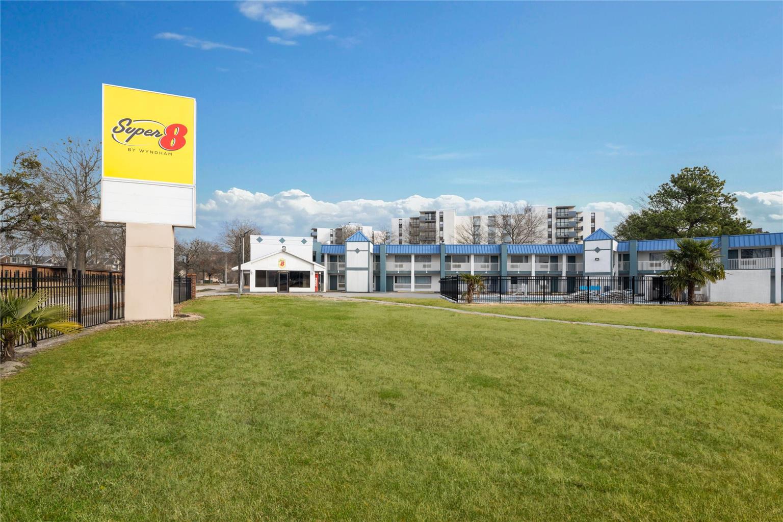 Super 8 by Wyndham Portsmouth Norfolk