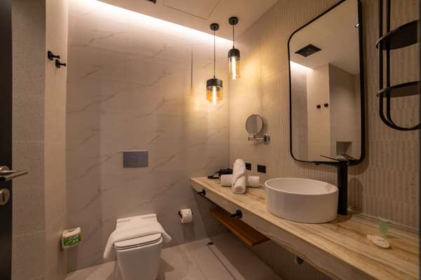 Suite-1 King Bed, Non-Smoking, Upper Floor, Kitchen