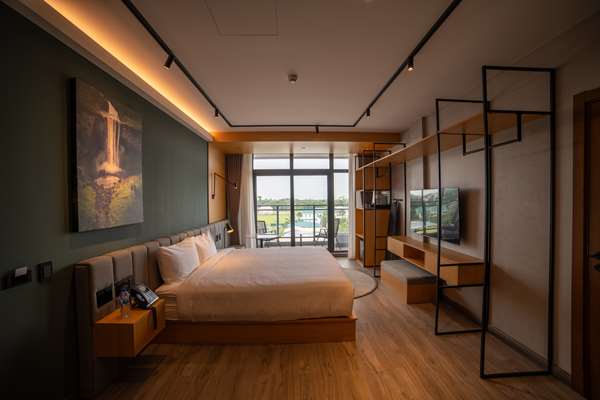 Suite-1 King Bed, Non-Smoking, Upper Floor, Kitchen