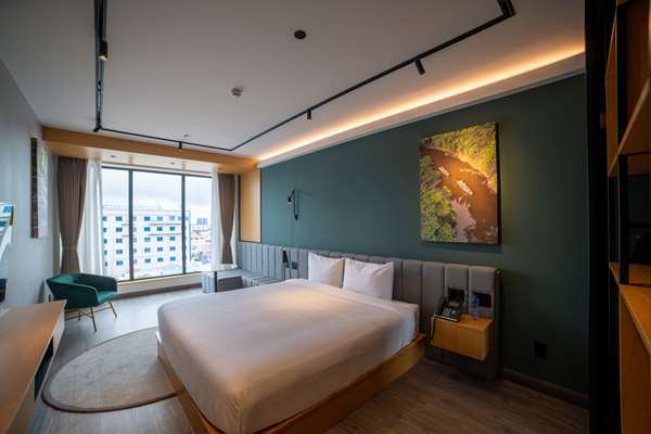 1 King Bed, Non-Smoking, Lower Floors