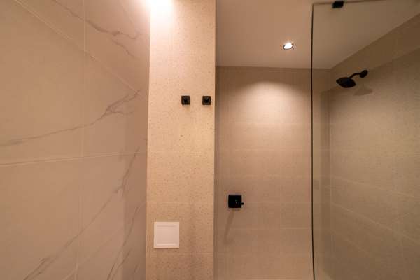 Suite-1 King Bed, Non-Smoking, Main Floor, Kitchen, Full Breakfast