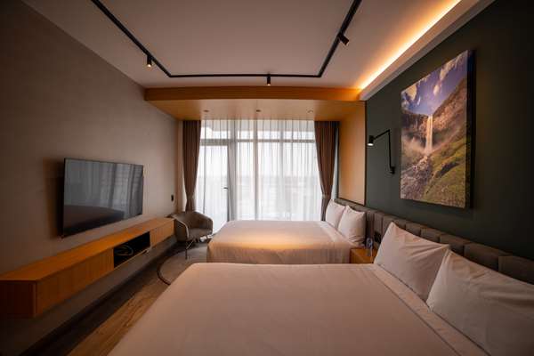 2 Queen Beds, Non-Smoking, Lower Floors