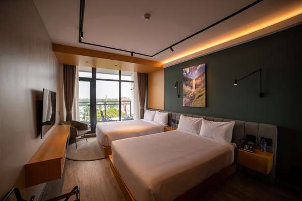 Accessible - 2 Queen, Mobility Accessible, Walk In Shower, Main Floor, Non-Smoking