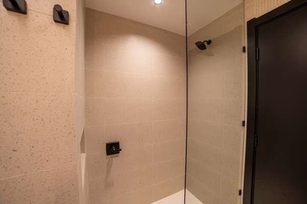 1 King Bed, Non-Smoking, Upper Floor, Full Breakfast