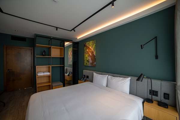 Apartment - 1 King 2 Queen Beds, Non-Smoking, Upper Floor, Kitchen, Full Breakfast