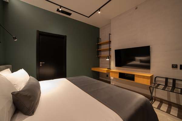1 King Bed, Non-Smoking, Upper Floor