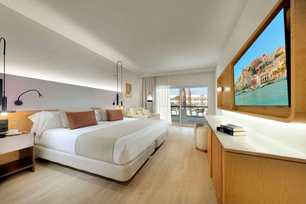 GRAND PALLADIUM PALACE IBIZA-guestroom-Guest Room,On-Site.jpg