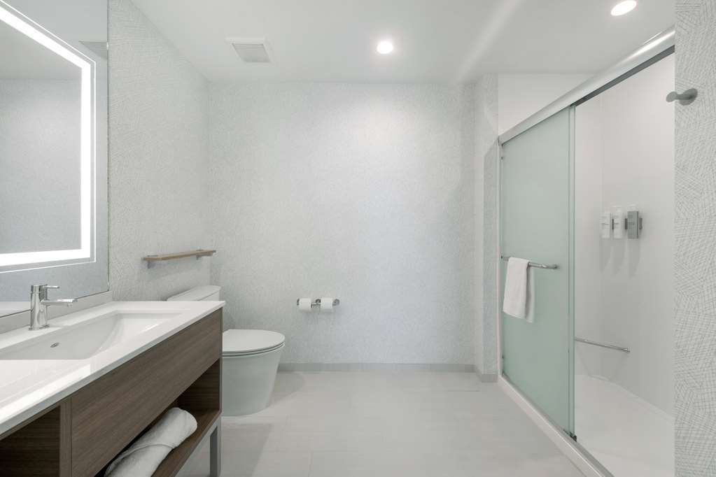 HOME2 SUITES LUMBERTON-guestroom-Guest Room,Bathroom,On-Site.jpg