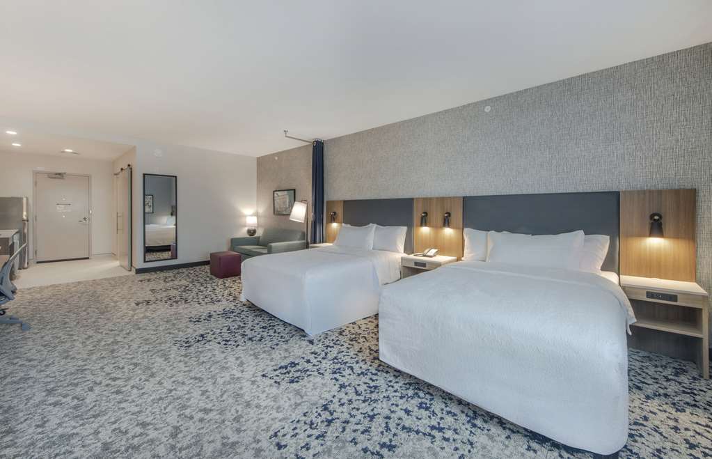 HOME2 SUITES LUMBERTON-guestroom-Guest Room,On-Site.jpg