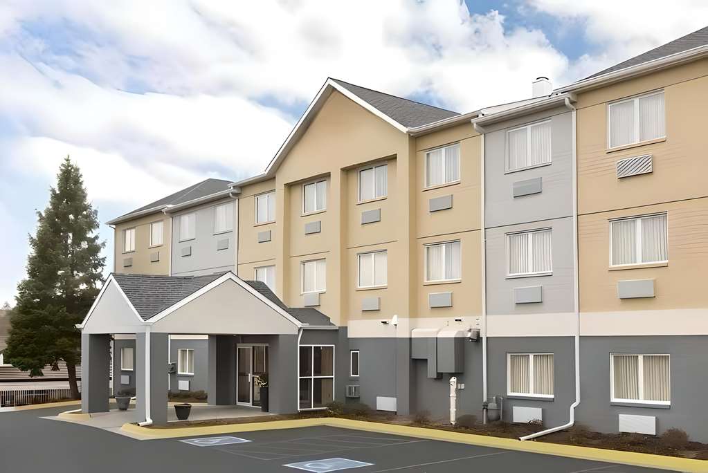 Dubuque Inn & Suites