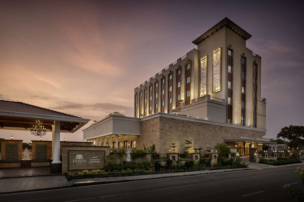 Jasraj Palace Yavatmal Hotel-Radisson