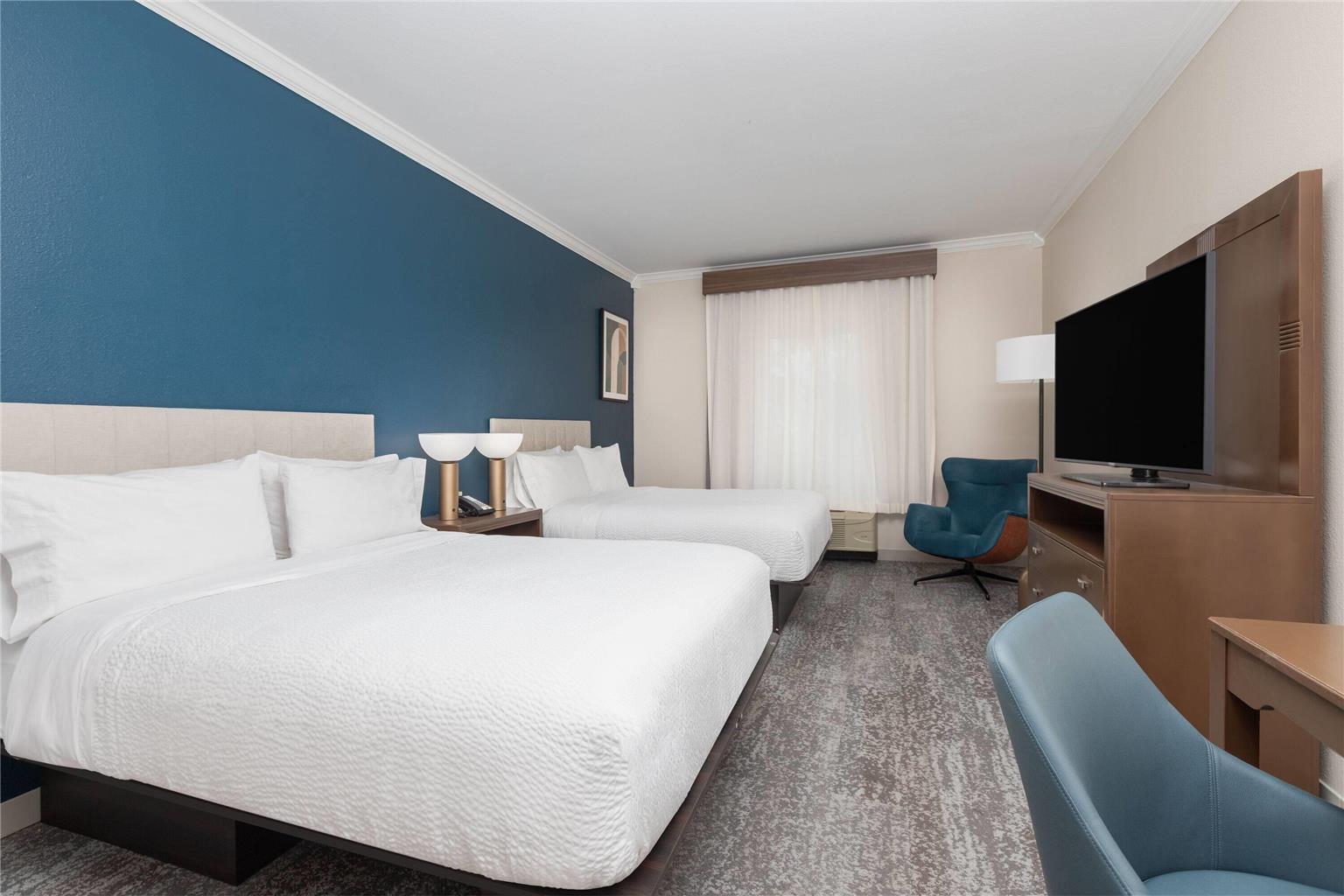 WYNDHAM LAKE CHARLES-guestroom-Guest Room,On-Site.jpg