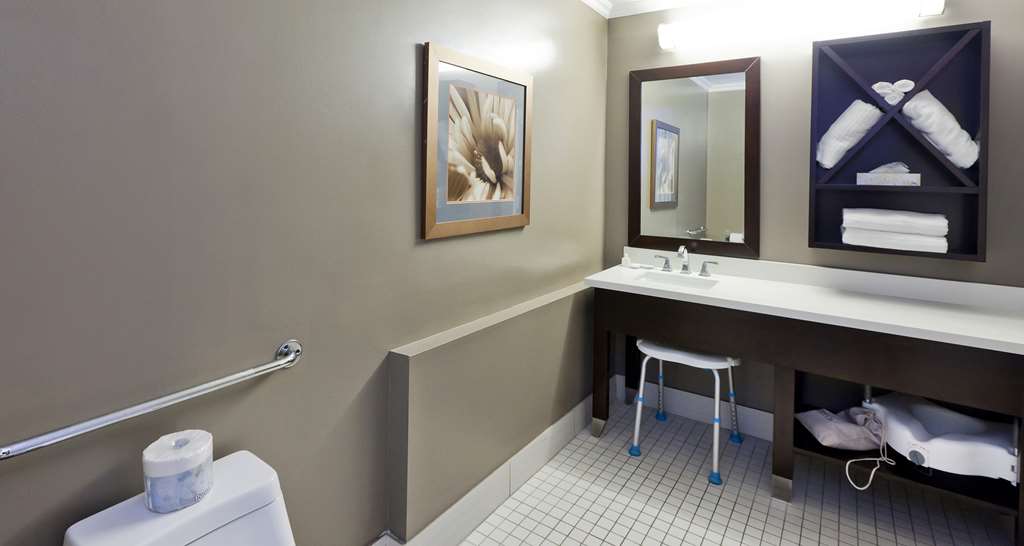 Elm Hurst Inn & Spa-guestroom-Guest Room,Bathroom,On-Site.jpg