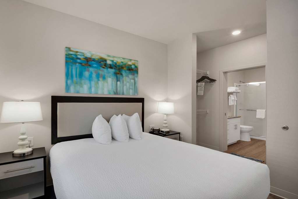 WATERWALK EXTENDED STAY BY WYNDHAM-guestroom-Guest Room,On-Site.jpg
