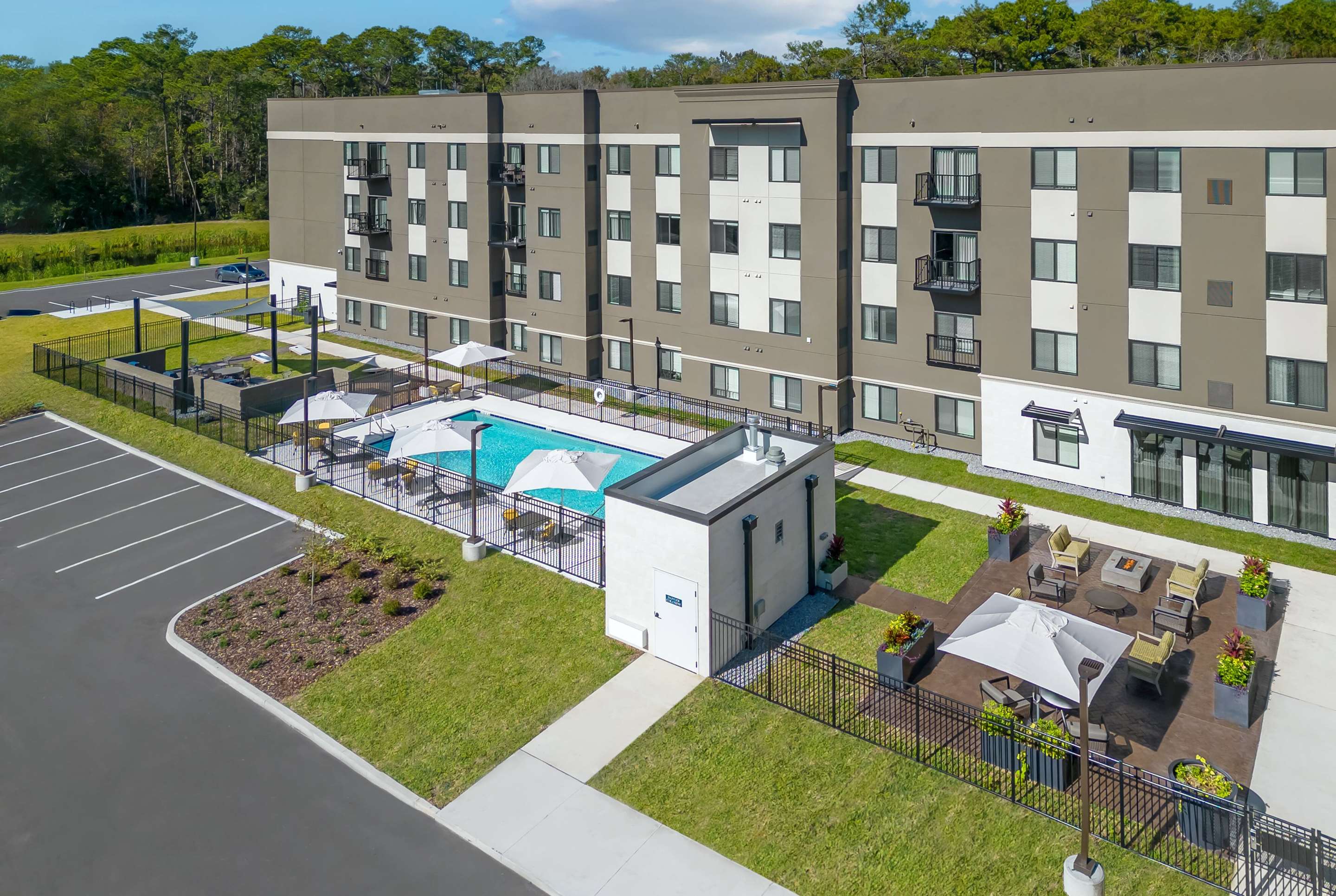 Exterior | WaterWalk Jacksonville - Deerwood Park