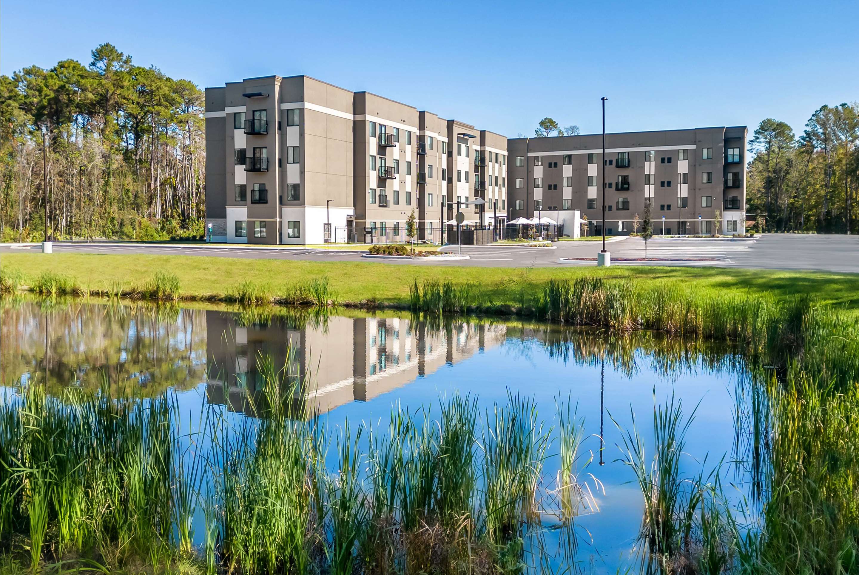 Exterior | WaterWalk Jacksonville - Deerwood Park