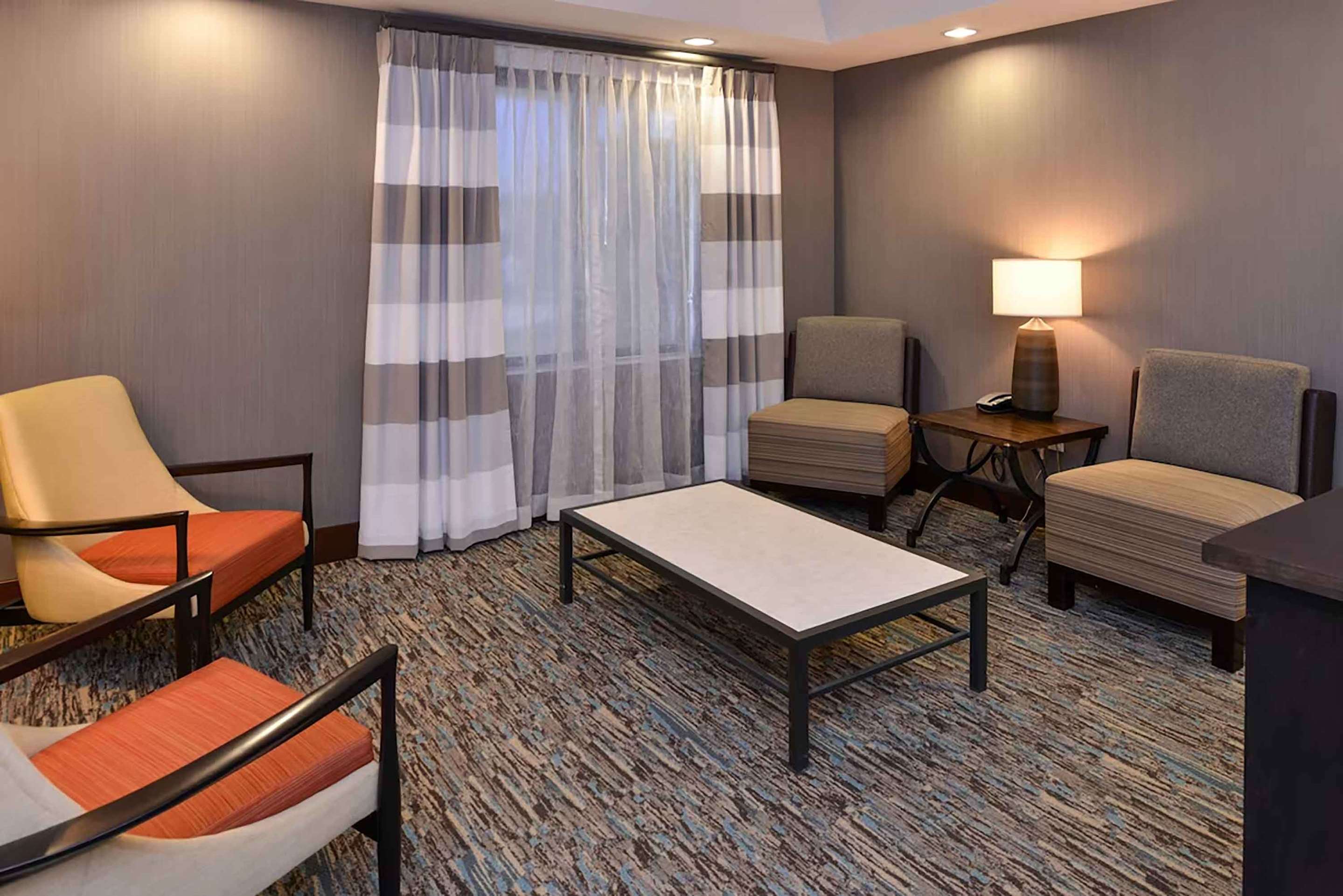 Lobby and Guest Check-in | Extended Stay America Suites - Donaldsonville - Gonzales