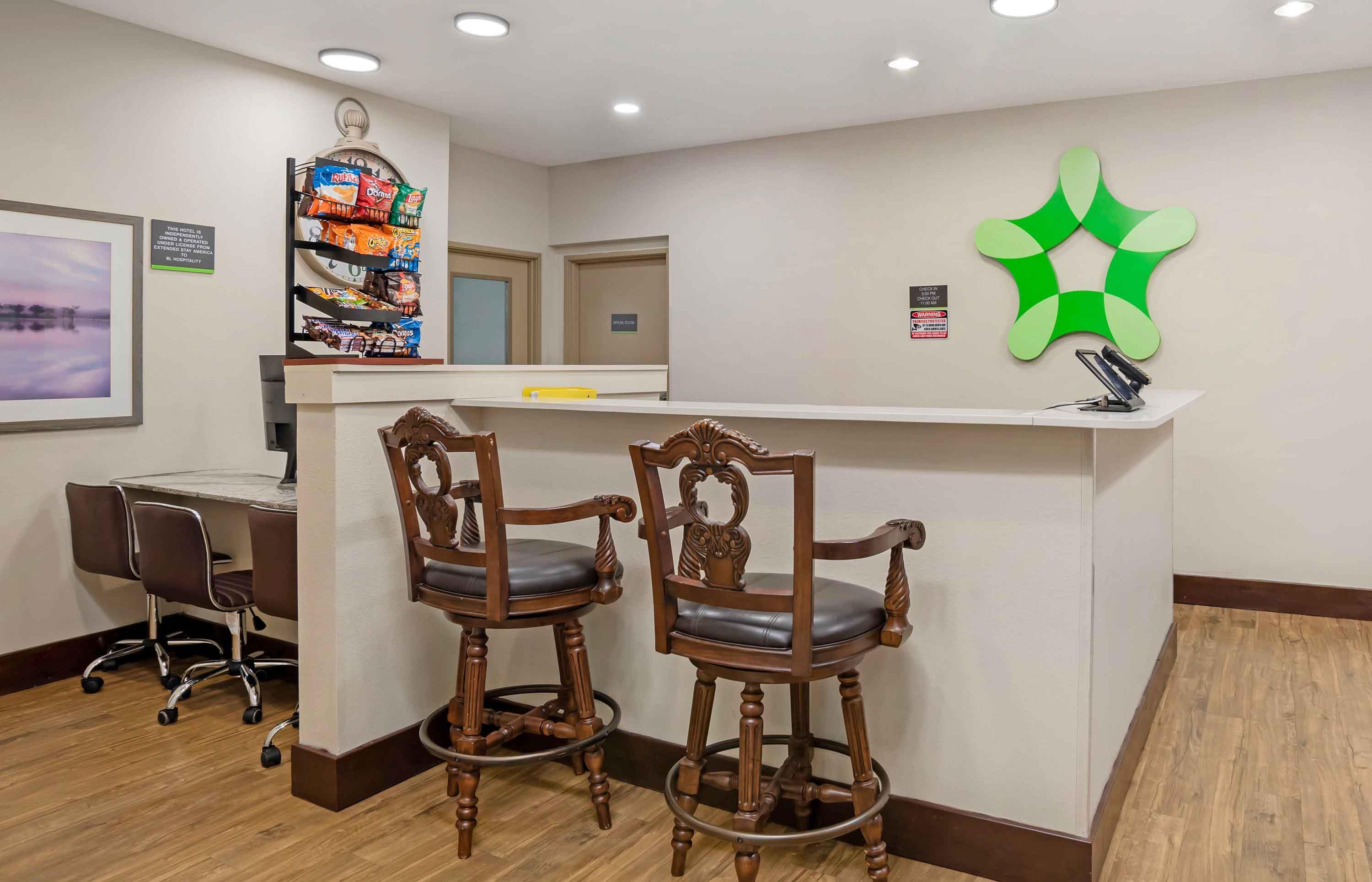 Lobby and Guest Check-in | Extended Stay America Suites - Donaldsonville - Gonzales