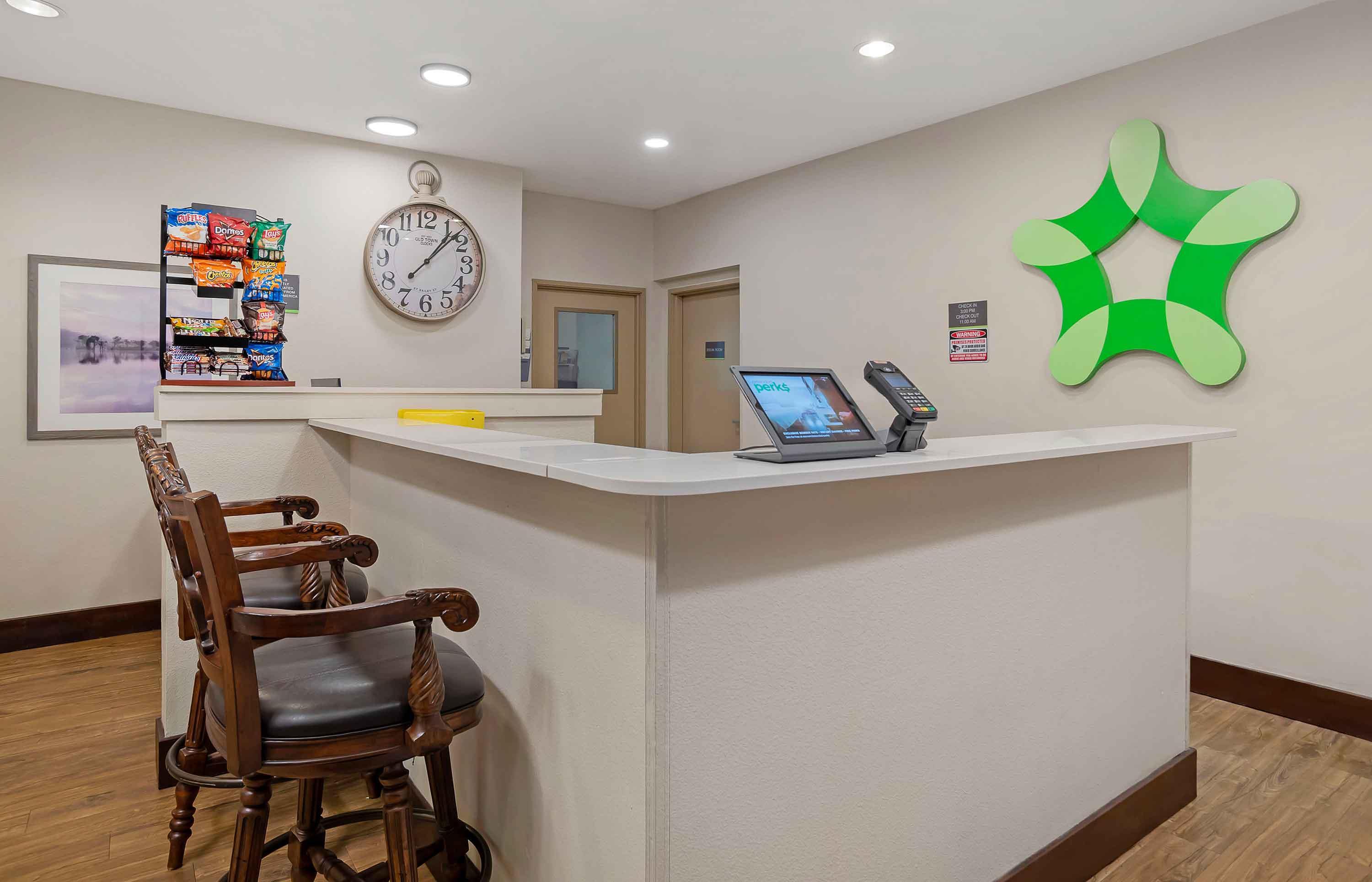 Lobby and Guest Check-in | Extended Stay America Suites - Donaldsonville - Gonzales