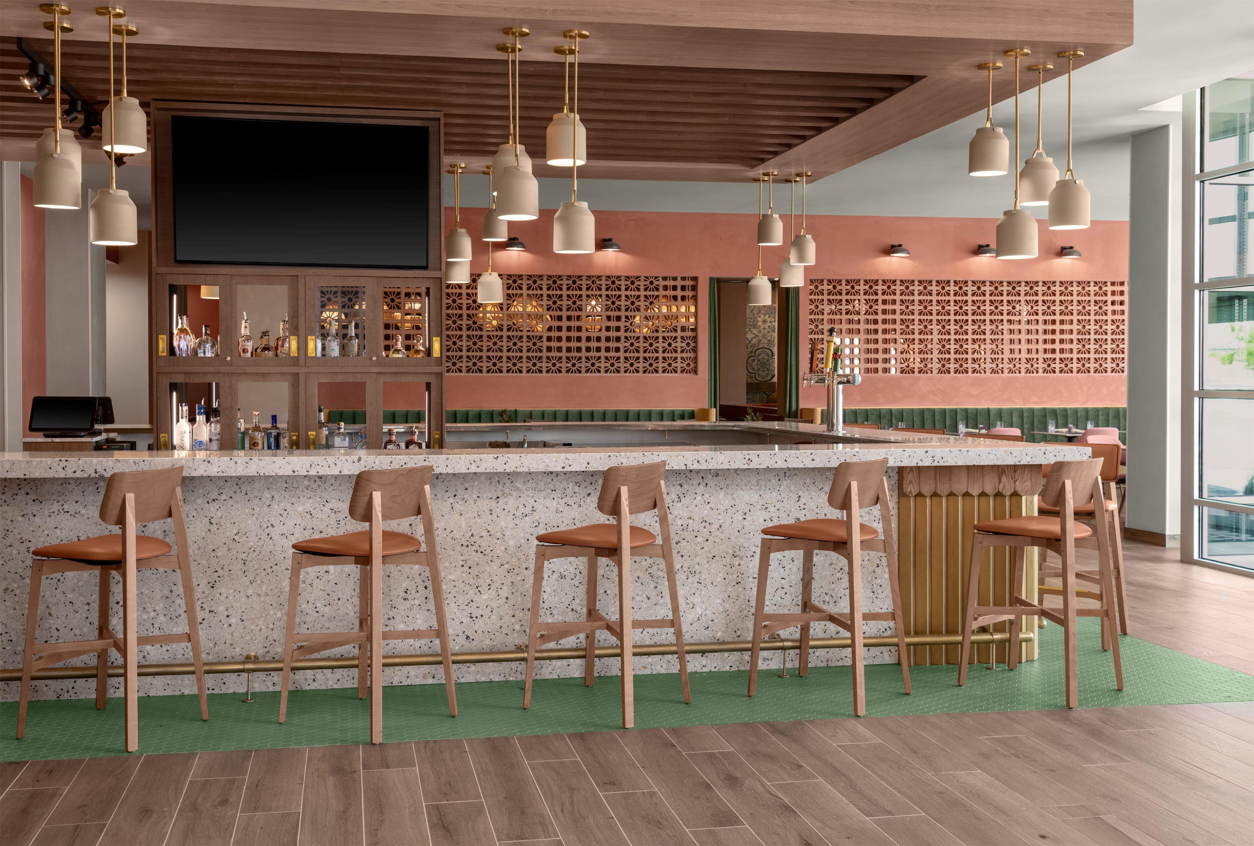 BarLounge | DoubleTree by Hilton Midland West Loop I-250