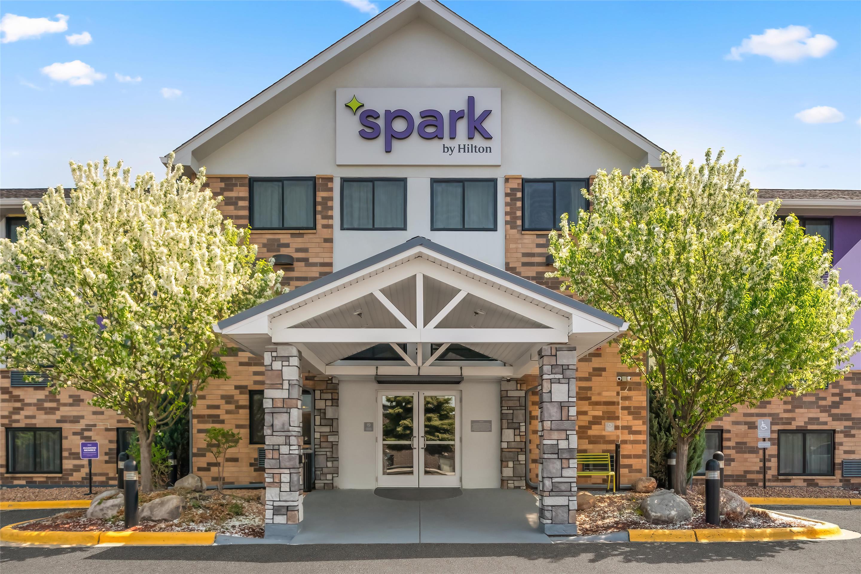 Exterior | Spark by Hilton Eden Prairie