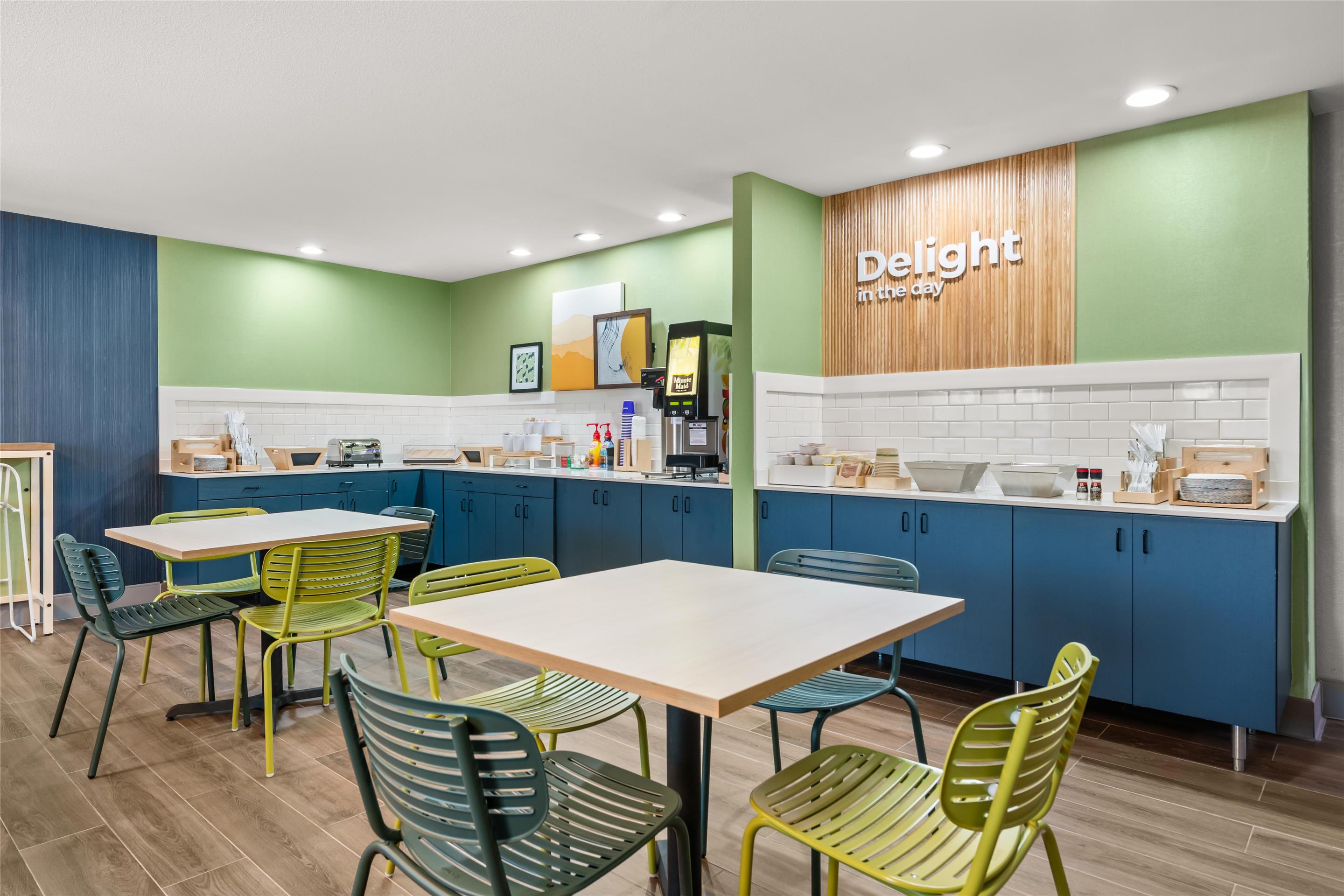 Breakfast Area | Spark by Hilton Eden Prairie