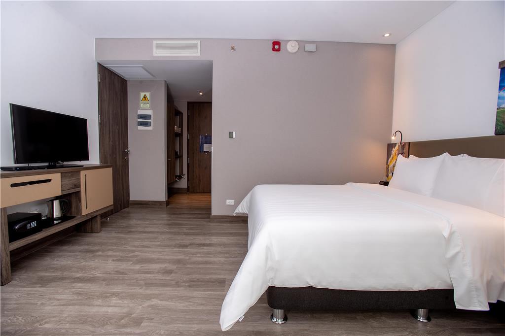 HAMPTON BY HILTON CUSCO-guestroom-Guest Room,On-Site.jpg