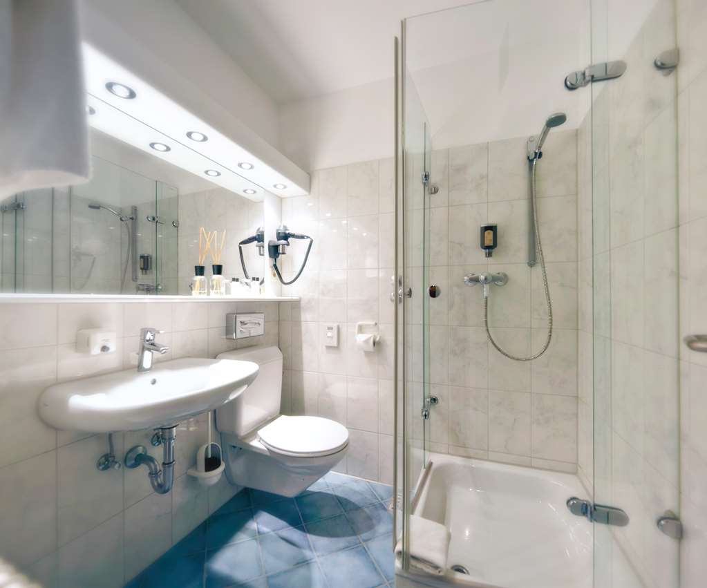 Hotel Azenberg Stuttgart, Sure Hotel Collection by BW-guestroom-Guest Room,Bathroom,On-Site.jpg