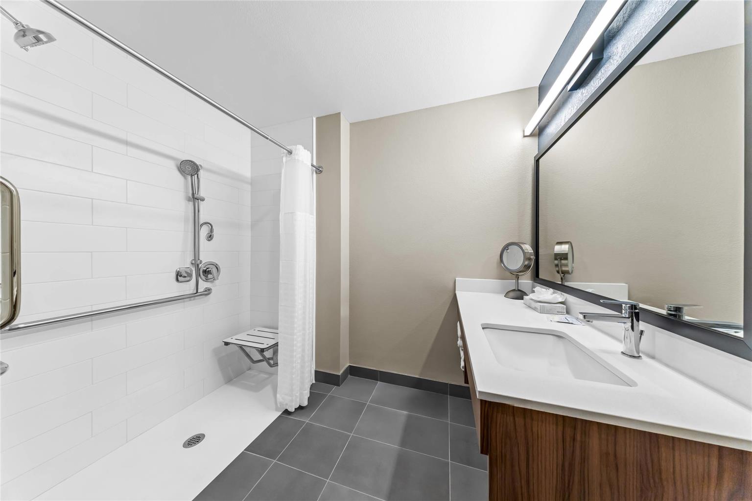 EVERHOME SUITES ONTARIO-guestroom-Guest Room,Bathroom,On-Site.jpg