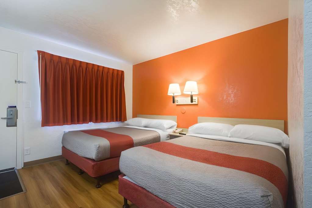 PARK INN BY RADISSON LAKEWOOD-guestroom-Guest Room,On-Site.jpg