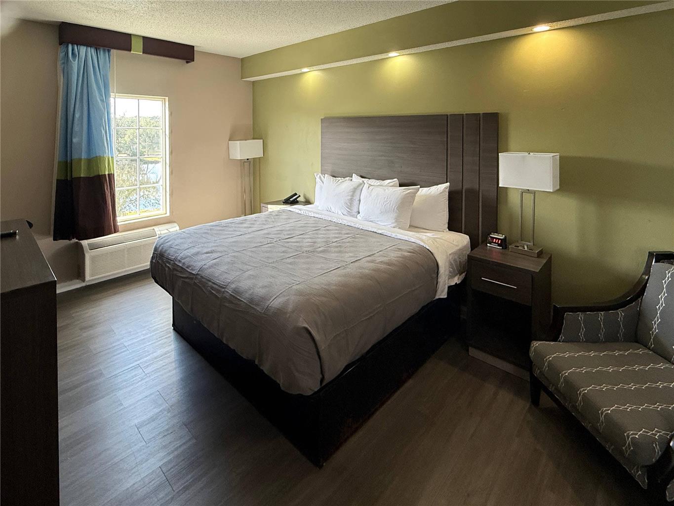 QUALITY INN ORMOND BEACH - DAYTONA-guestroom-Guest Room,On-Site.jpg