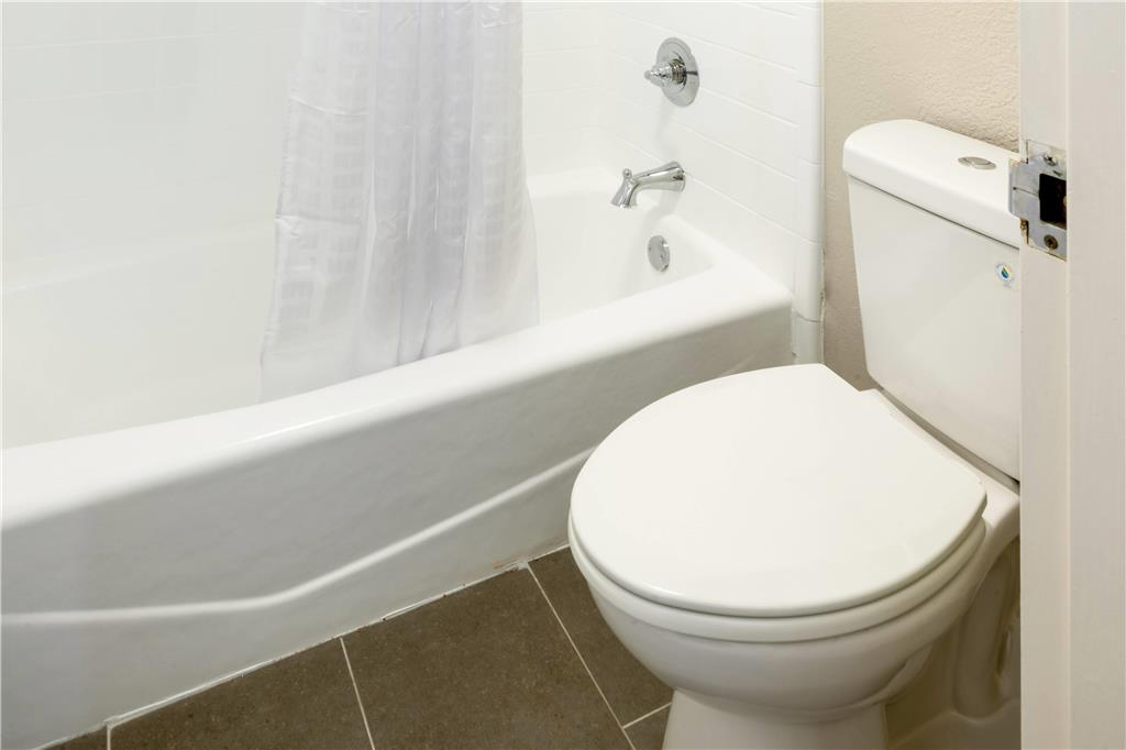 DAYS INN & SUITES BY WYNDHAM BOSSIE-guestroom-Guest Room,On-Site.jpg