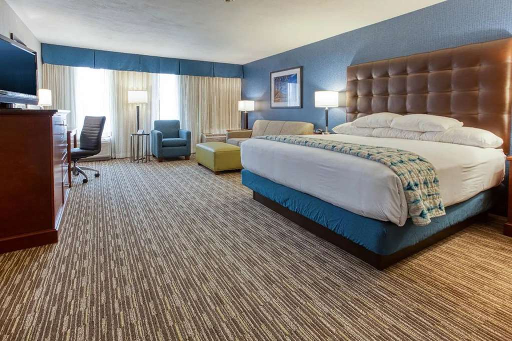 HERITAGE INN & SUITES ST. LOUIS/FEN-guestroom-Guest Room,On-Site.jpg