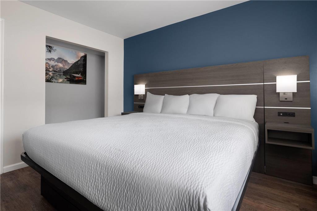 TRAVELODGE BY WYNDHAM SALISBURY MD-guestroom-Guest Room,On-Site.jpg