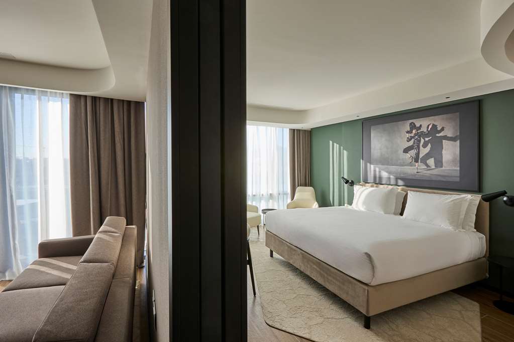 RADISSON BLU BERGAMO CHORUSLIFE-guestroom-Guest Room,Suite,On-Site.jpg