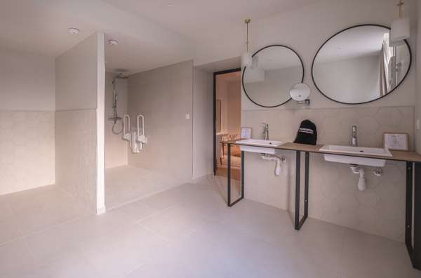 Guest Room,Bathroom,Suite,On-Site