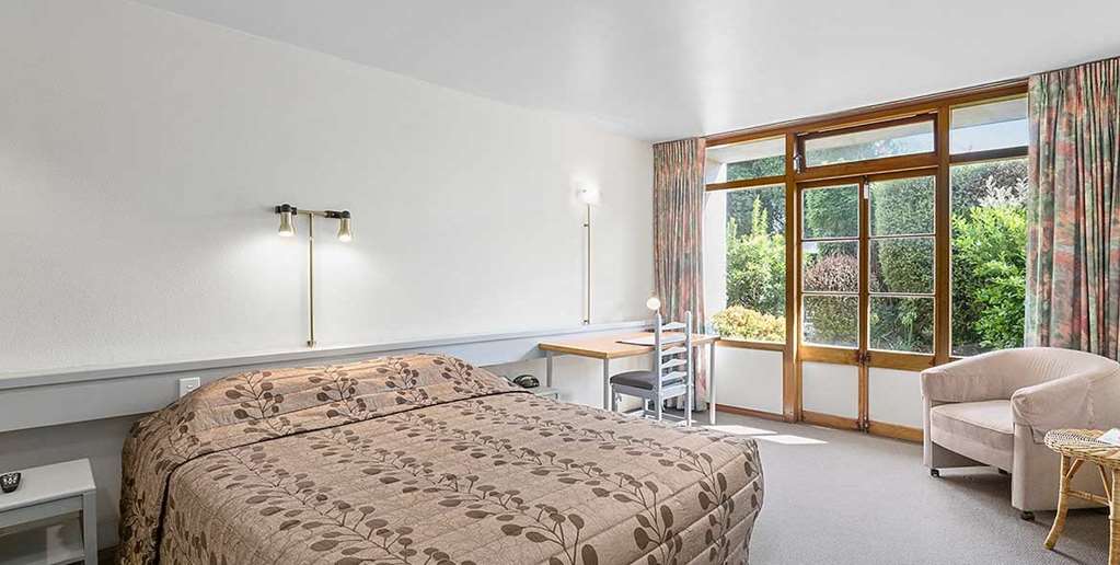 THE ANGUS INN-guestroom-Guest Room,Suite,On-Site.jpg