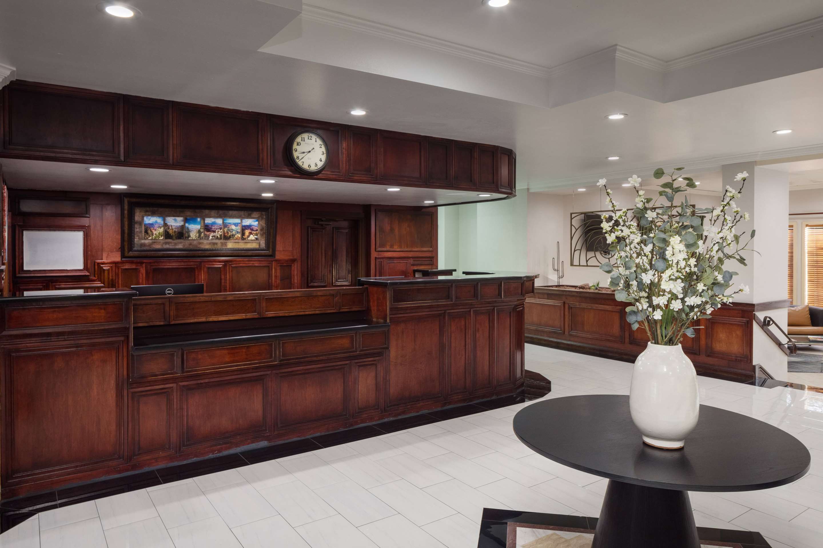 Reception | Wyndham Tucson Airport Hotel & Conference Center