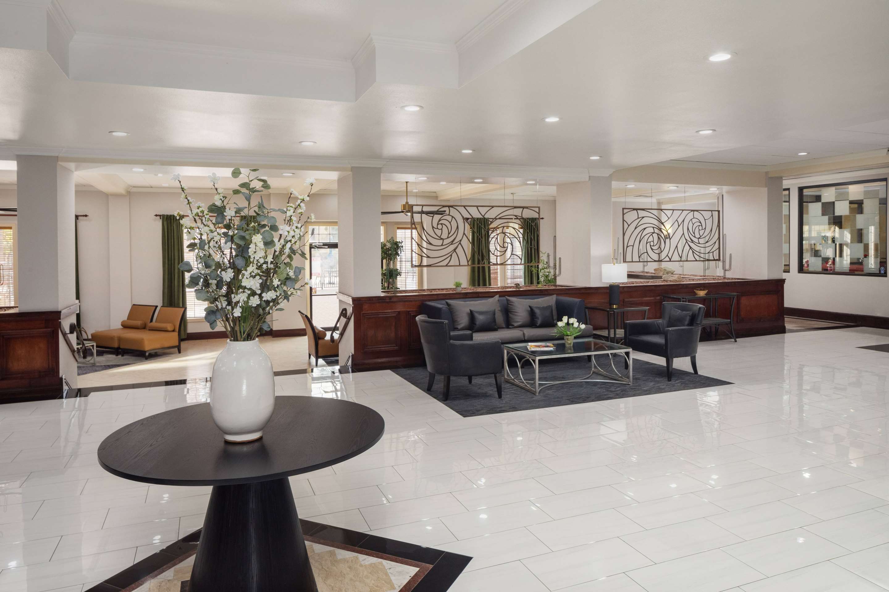 Lobby | Wyndham Tucson Airport Hotel & Conference Center